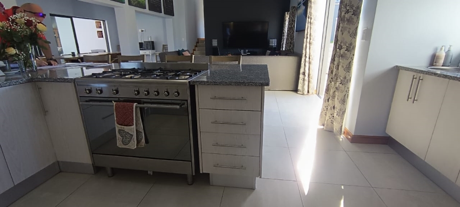 4 Bedroom Property for Sale in Outeniquasbosch Western Cape